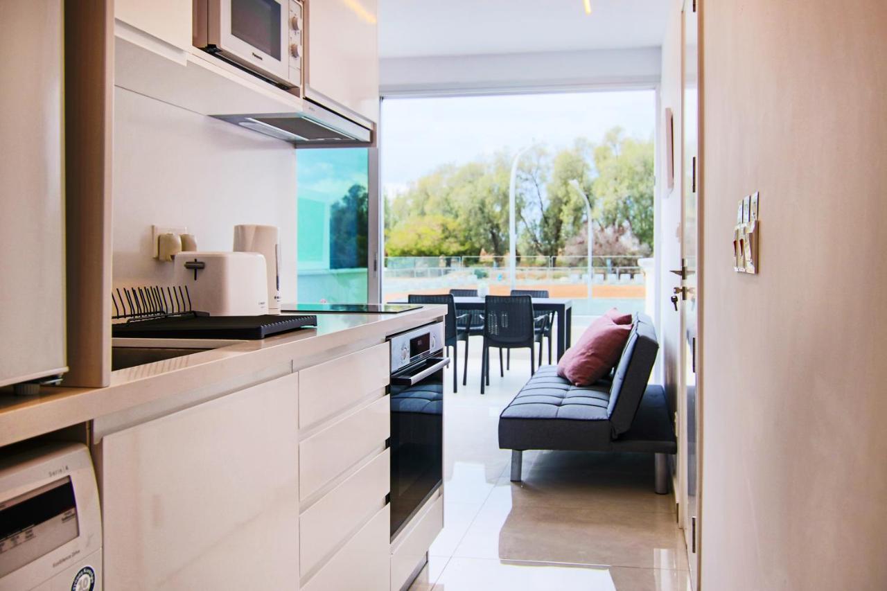 Phaedrus Living - Seaside Luxury Flat Harbour 103 Apartment Paphos Bagian luar foto