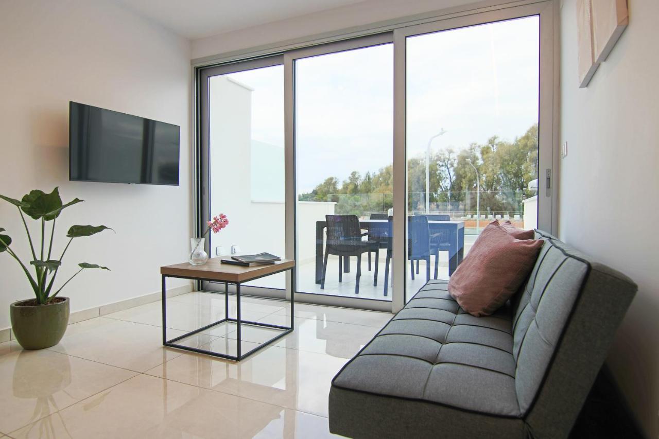 Phaedrus Living - Seaside Luxury Flat Harbour 103 Apartment Paphos Bagian luar foto