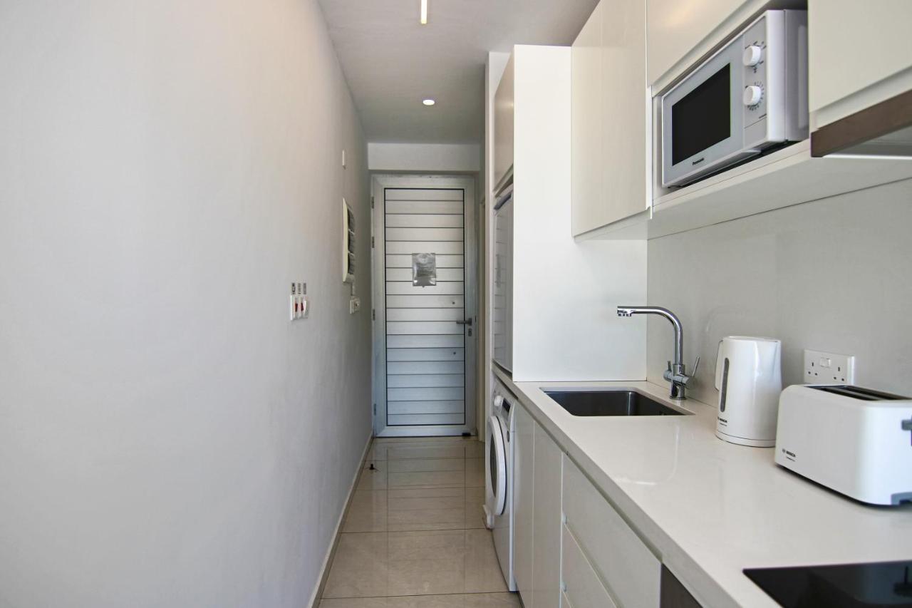 Phaedrus Living - Seaside Luxury Flat Harbour 103 Apartment Paphos Bagian luar foto