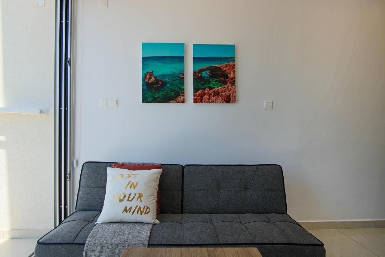 Phaedrus Living - Seaside Luxury Flat Harbour 103 Apartment Paphos Bagian luar foto
